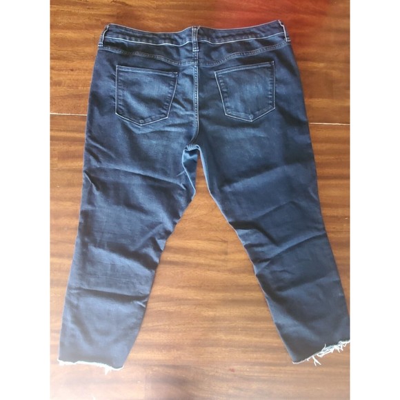 Universal Thread Womens Size 16 Mid-Rise Curvy Skinny Denim Capris Preowned - Picture 6 of 14